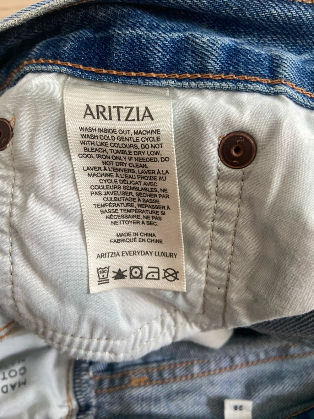 Aritzia DENIM FORUM 90s Marlo Hi-Rise Baggy Jeans 28 Faded Wash 29 1/4” Inseam - Picture 6 of 10